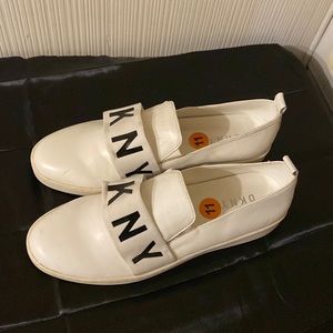 WOMEN sized 11 DKNY SHOES